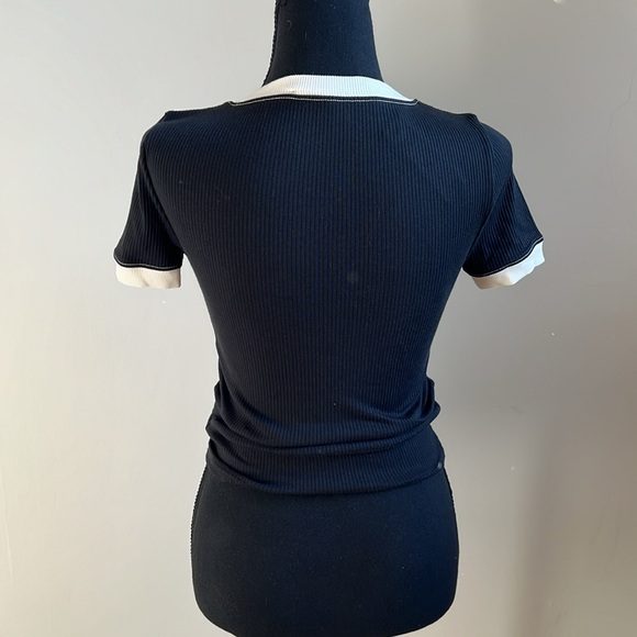 Sale! Classic JCrew elevated essentials T-shirt - Picture 2 of 6